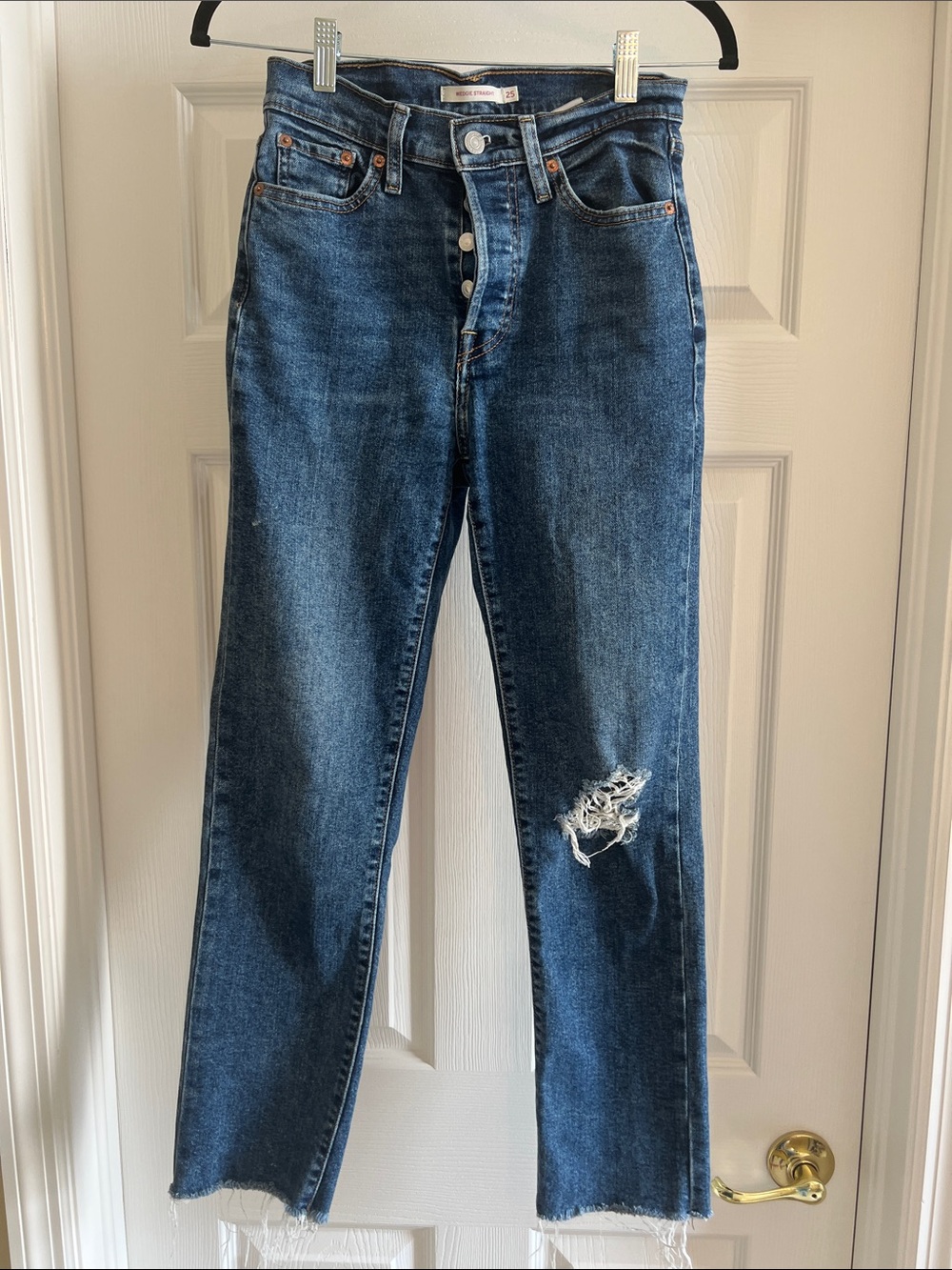 Levi's Wedgie Straight-Leg Jeans with Distressed Knee, W25 L28